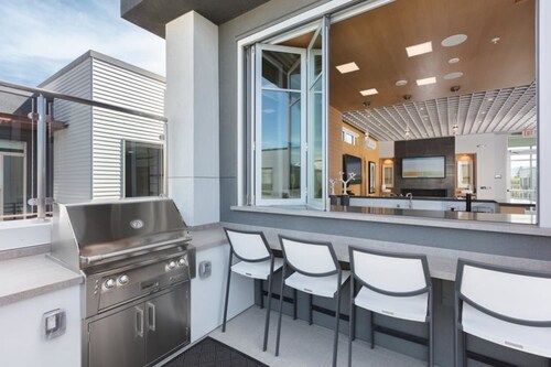 Modern 1BR at Roen Menlo Park – Pool & Fire Pit