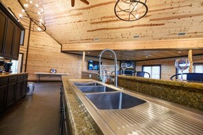 Fridge, microwave, oven, stovetop - Big Timber Lodge: Spacious Retreat with Pool (Broken Bow)