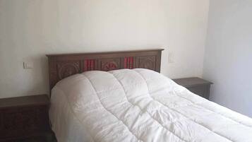 2 chambres, fer et planche à repasser