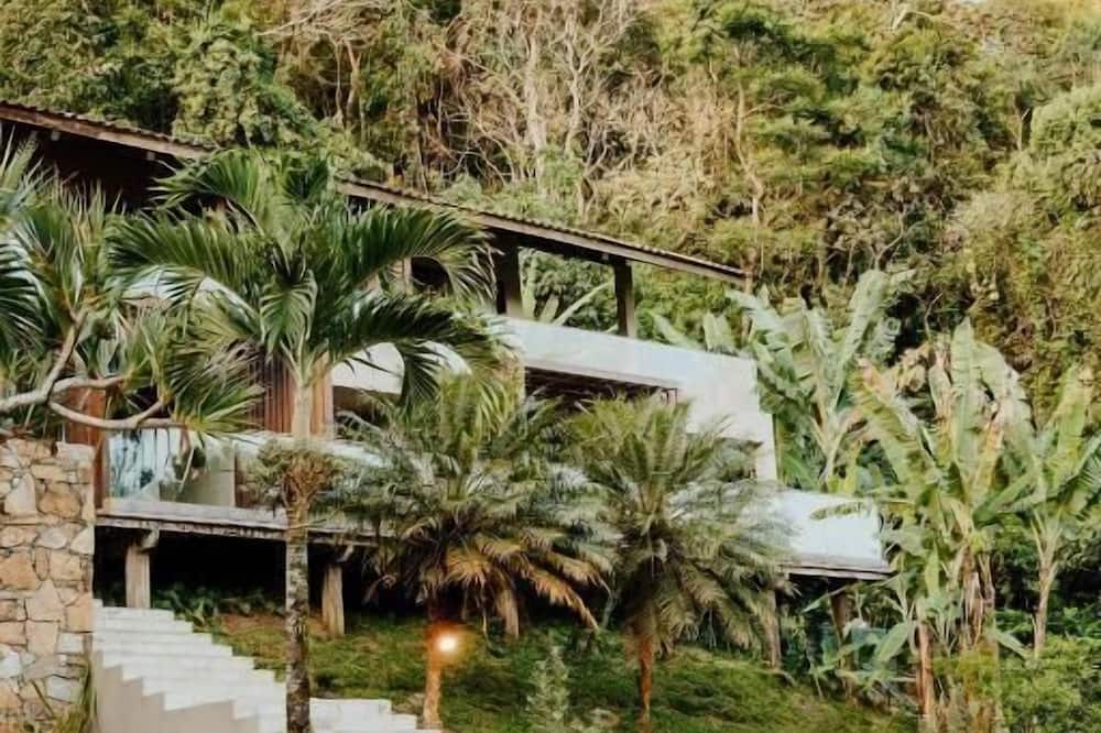 Eagle Boutique Hotel