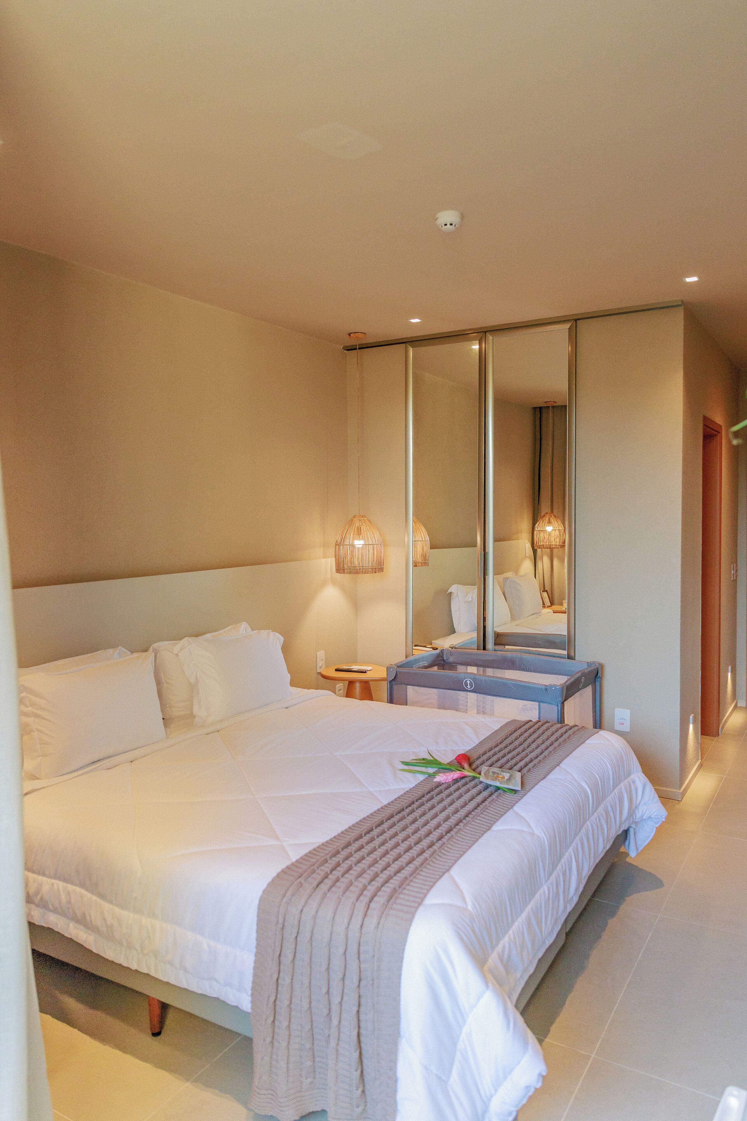 Dobbelt- eller tomannsrom – deluxe, fjellutsikt | 1 soverom, sengetøy av topp kvalitet, senger med overmadrass og minibar