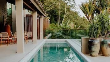 2 piscine all'aperto, ombrelloni da piscina, lettini