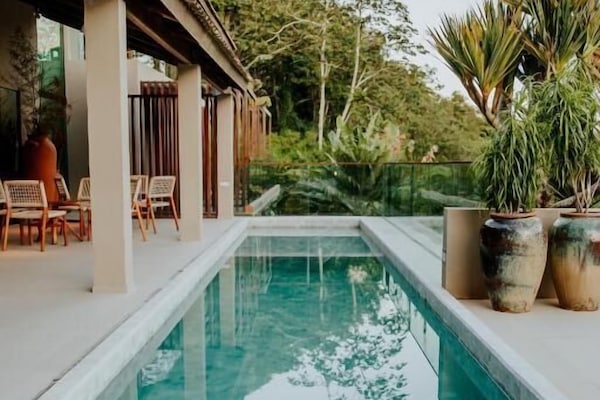 2 piscinas externas, guarda-sóis, espreguiçadeiras