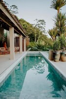 2 piscinas al aire libre, sombrillas, sillones reclinables de piscina