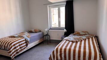 2 chambres, fer et planche à repasser, accès Internet, draps fournis