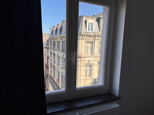 Unclassified image, 1 of 16, button