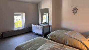 2 dormitorios, tabla de planchar con plancha, Internet y ropa de cama