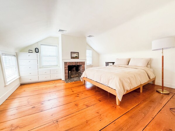 6 bedrooms, WiFi, bed sheets