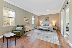 7 bedrooms, iron/ironing board, free WiFi, bed sheets