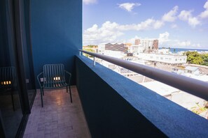 Room (Cama Queen Balcón Vista al Mar)