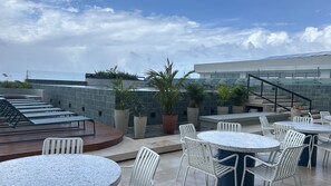 Poolside bar - Zapadilly Tree Hotel (San Andres)