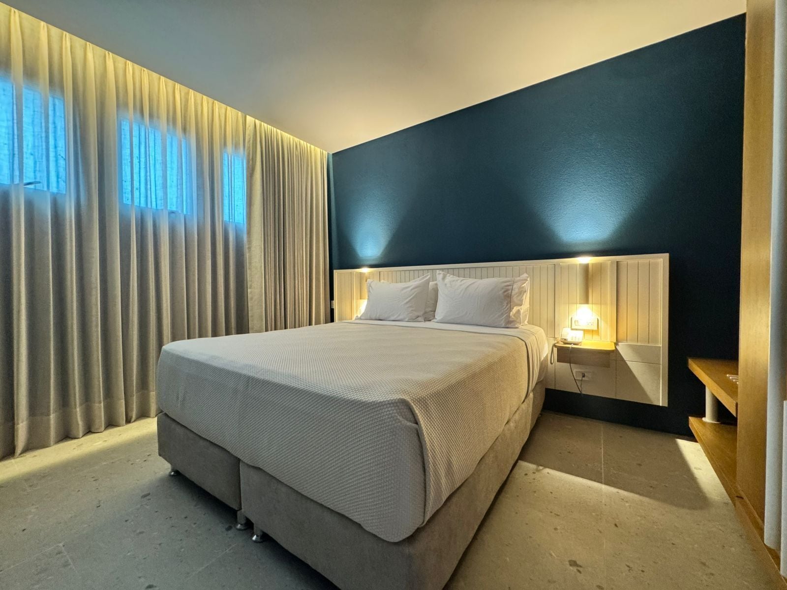 双人房, 1 张大床 (movilidad reducida) | 防过敏的被褥、迷你吧、客房内保险箱、遮光窗帘