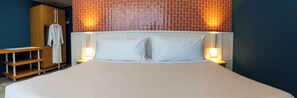 Rom (Cama King Balcón Vista al Mar) | Allergitestet sengetøy, minibar, safe på rommet og blendingsgardiner