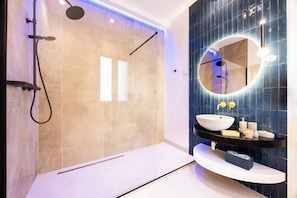 Dusche im Bad