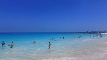 Beach nearby, sun loungers, beach towels