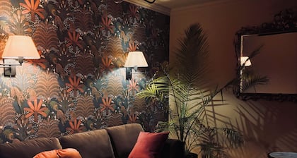 Chic 2-bedroom apartment in the Downtown of Jersey City. 8 min to the NYC train