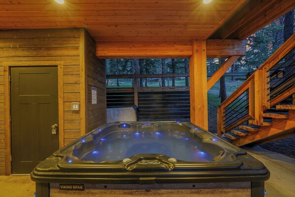 Outdoor spa tub