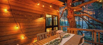 Upscale Treehouse Escape - Hot Tub & Mountain Air