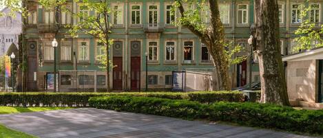 المنشأة من الخارج