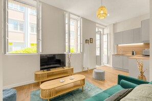Télévision, chaîne hi-fi