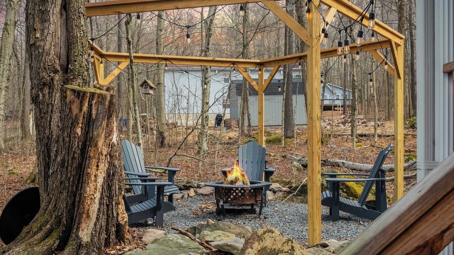 Poconos Getaway w/ Firepit, Lake Access, Near Jack Frost & Big Boulder Ski