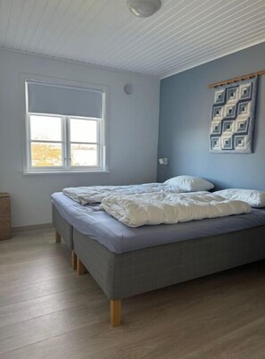 3 bedrooms, iron/ironing board, free WiFi - A sunny house with sea views of the Kosterfjord in Ekenäs, (Västra Götalands län)