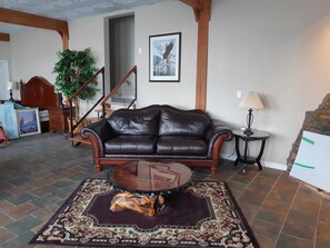 Smart-TV, Kamin, Bücher