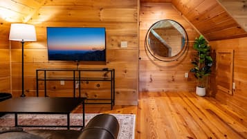 Una Smart TV, un futbolín