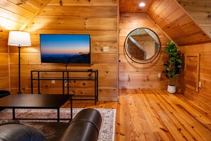 Een smart-tv en tafelvoetbal