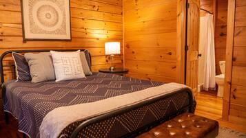 11 slaapkamers, een bureau, een strijkplank/strijkijzer, reisbedje