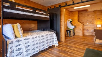 11 habitaciones, escritorio y tabla de planchar con plancha