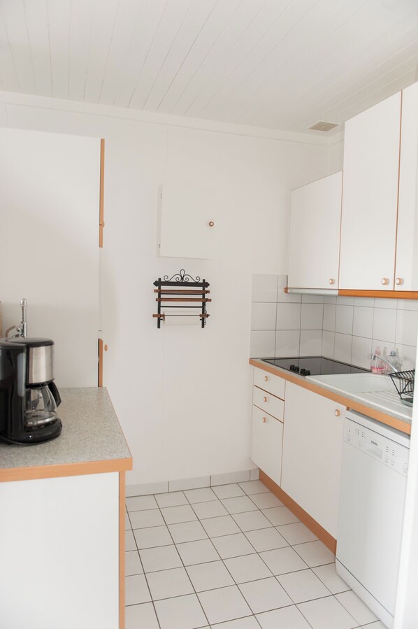 Kaffetrakter/tekoker, kjøleskap, mikrobølgeovn og ovn