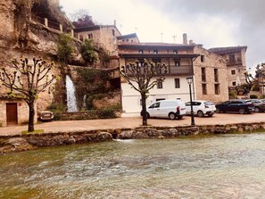 ด้านหน้าที่พัก