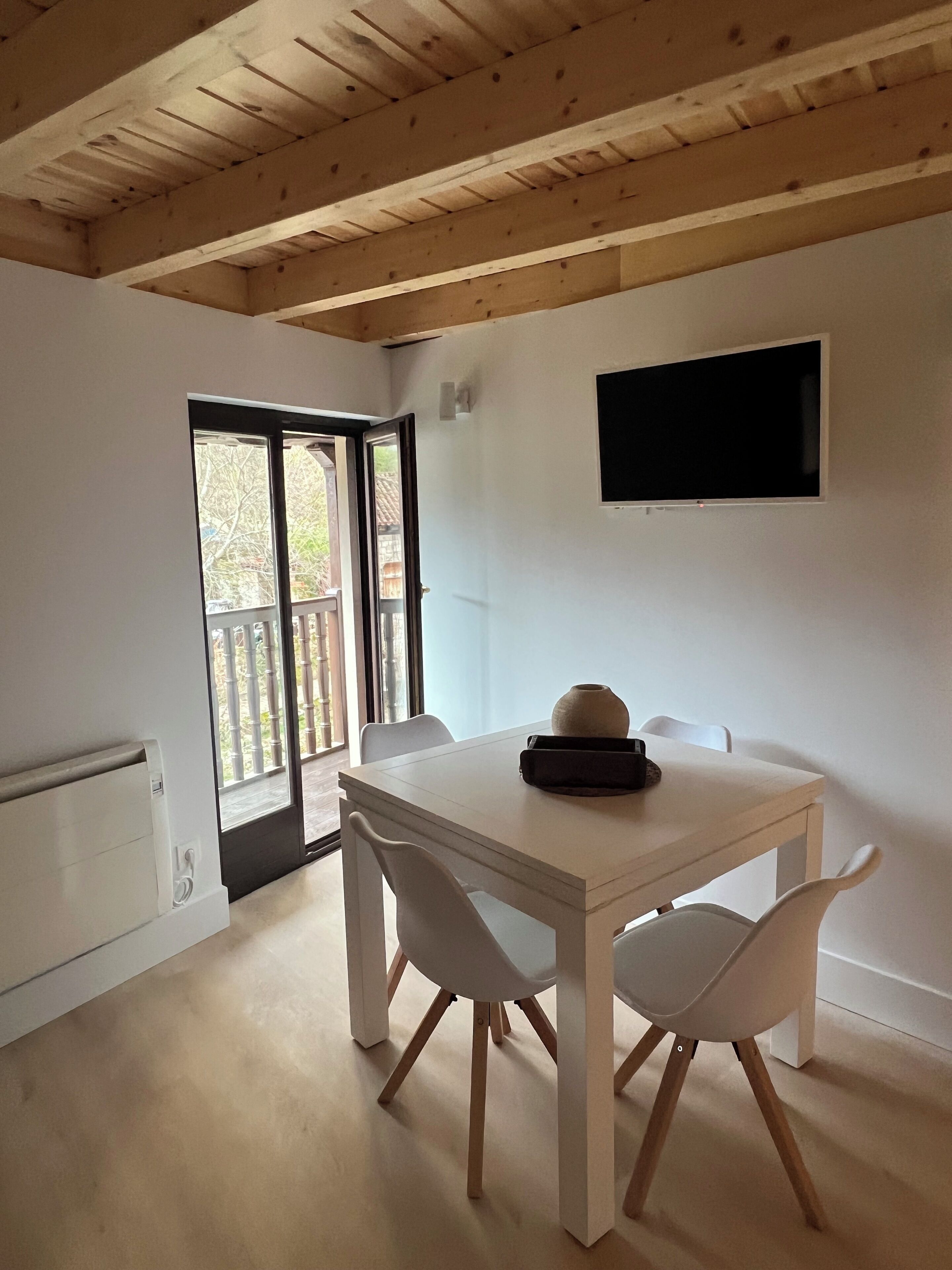 Luxury Apartment, River View | Living area