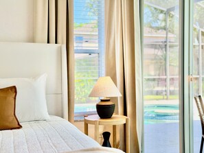 4 bedrooms, iron/ironing board, travel crib, free WiFi - Elegant Getaway with Private Pool, BBQ – Near Disney (Kissimmee)