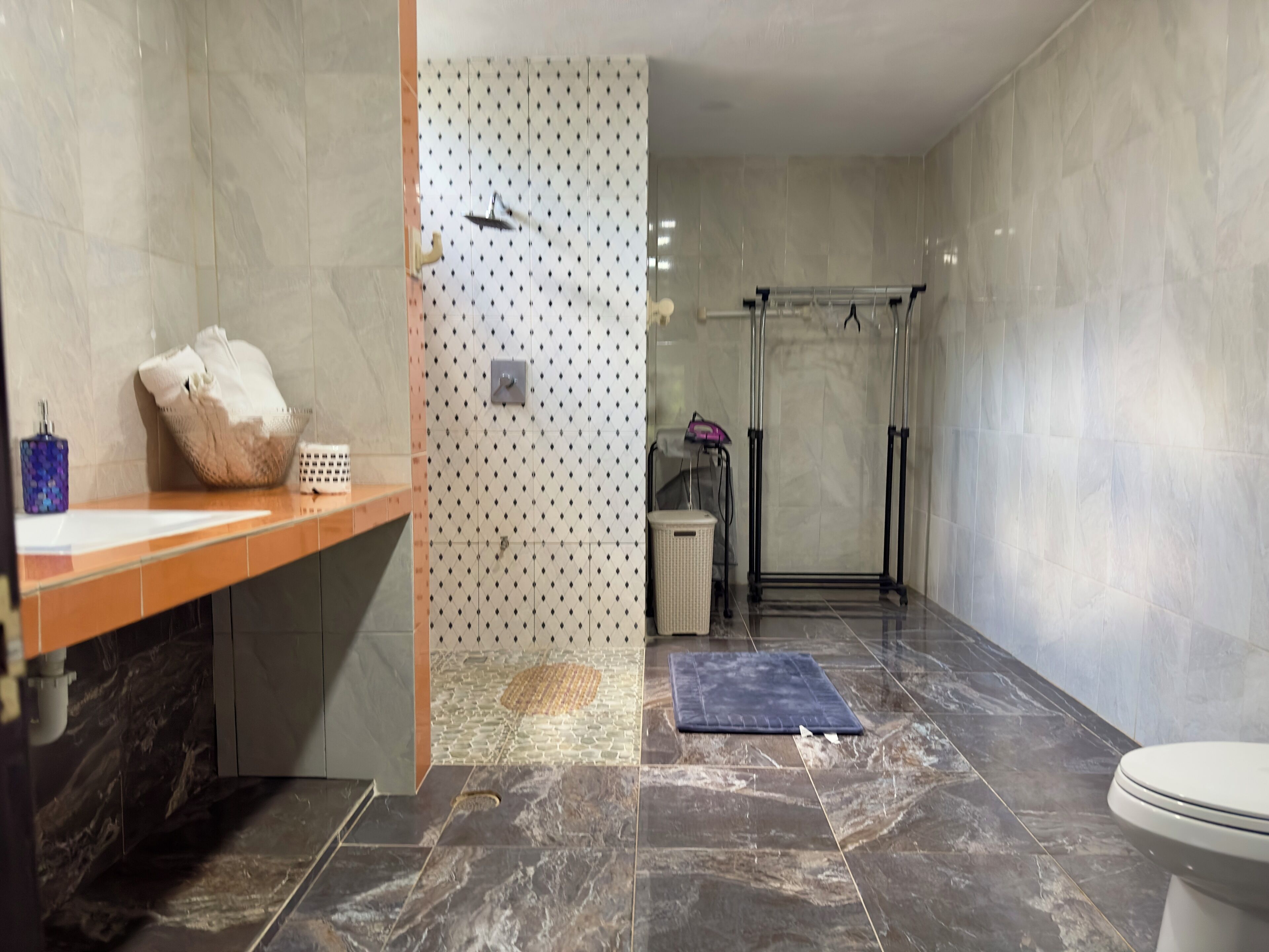 Familienhaus, Gartenblick | Badezimmer | Dusche, kostenlose Toilettenartikel, Haartrockner, Handtücher