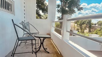 Chalet familiar, vista al jardín | Balcón