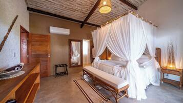 Egyptian cotton sheets, premium bedding, laptop workspace, free WiFi