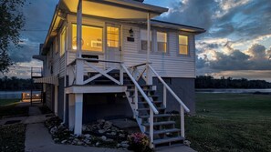 Exterior - River Life Landing - Cozy, Relaxing home along Mississippi River - Grafton, IL (Grafton)