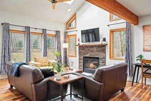 House (5 Bedrooms) | Interior