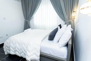 2 bedrooms, iron/ironing board, free WiFi, bed sheets - Peaceful Escape in Tema Community 25 (Dawhenya)