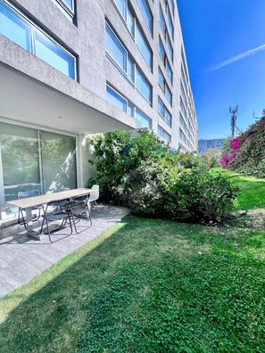 Comfort Apartment | Outdoor dining - Moderno y equipado estudio en Los Dominicos (Santiago)