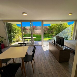 Comfort Apartment | Dining - Moderno y equipado estudio en Los Dominicos (Santiago)