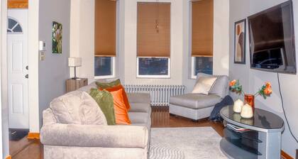 3-bedroom apartment in Chicago Medical District, 5 mins from United Center