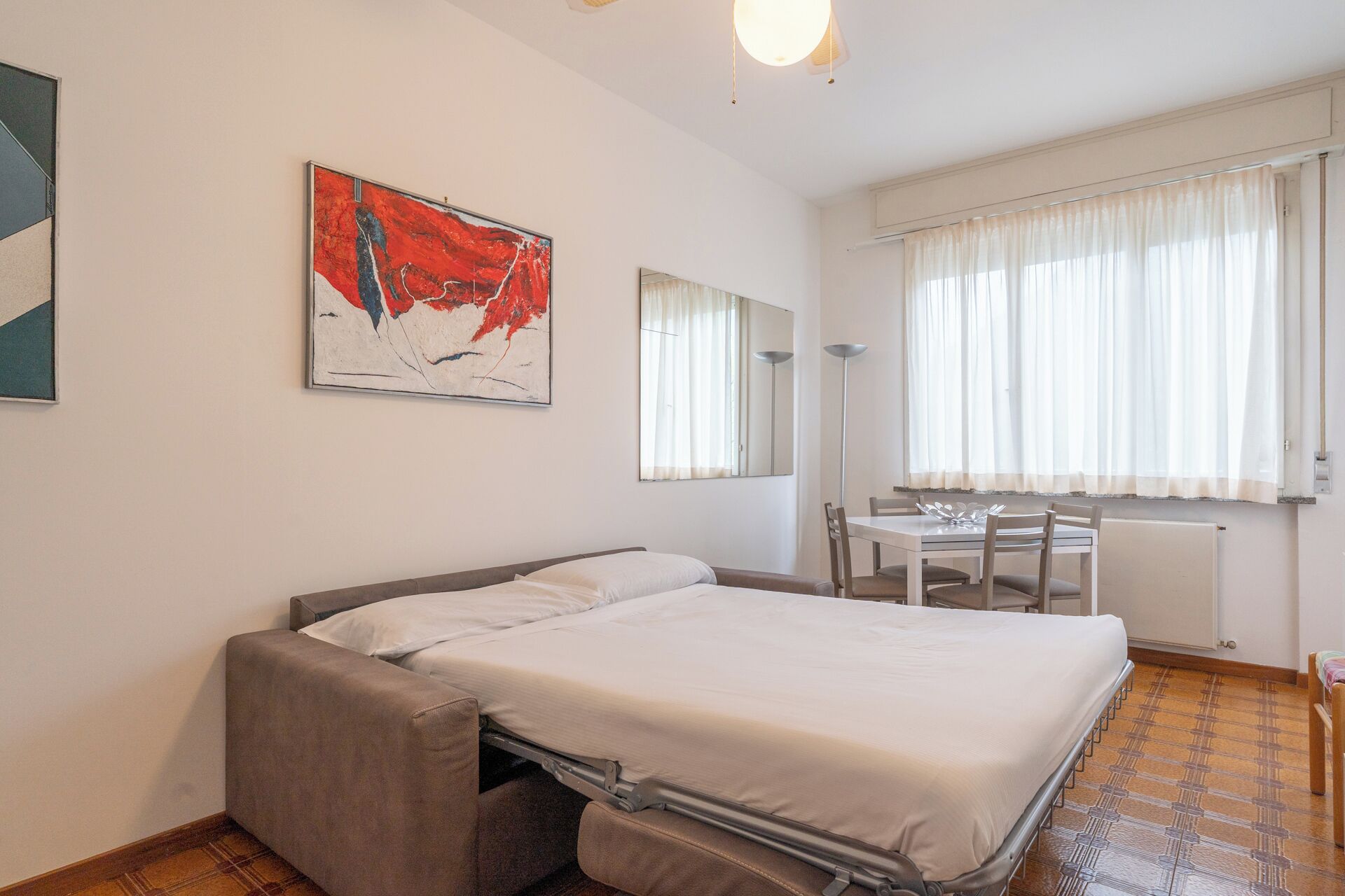 Bügeleisen/Bügelbrett, kostenloses WLAN