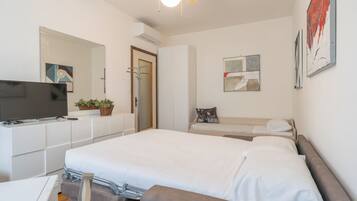 Iron/ironing board, free WiFi