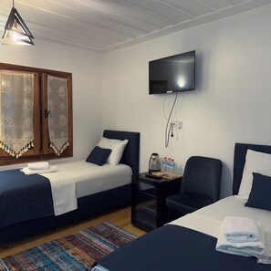 Family Quadruple Room | Minibar, free WiFi - Hera Pansiyon (Ayvalik)