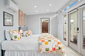 3 bedrooms, desk, iron/ironing board, travel crib