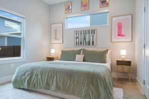 3 bedrooms, desk, iron/ironing board, travel cot