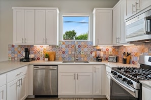 Fridge, microwave, oven, stovetop - 3BR Austin Escape Private Cowboy Pool & Casita (Austin)